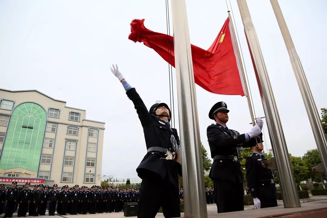 小小警务背包 背出警民鱼水情